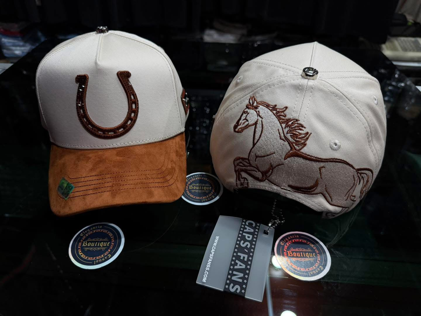 Gorra Caps Fans Herradura white