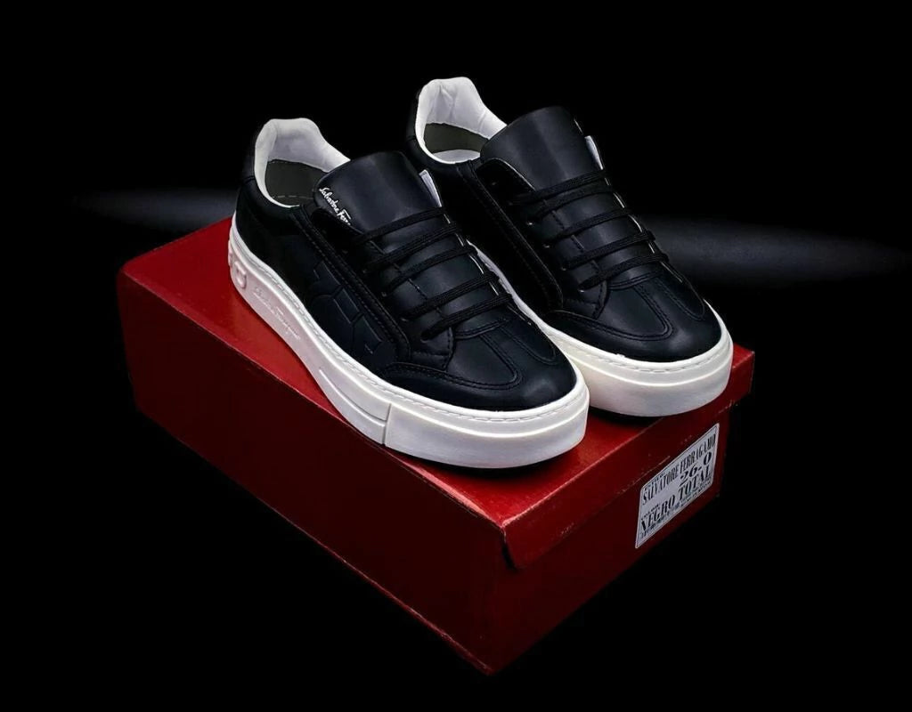 FERRAGAMO BLACK WHITE BORG GRAVADO GANCINI EN PIEL